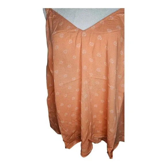 Torrid NWT Washable Crinkle Gauze V-Neck Ruffle Strap Tank size 1X 14-16 - Picture 9 of 10